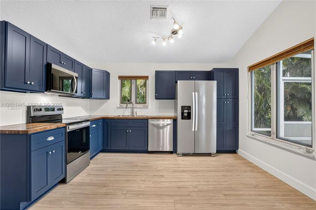 1419 Banyan Circle, Pompano Beach, FL 33069