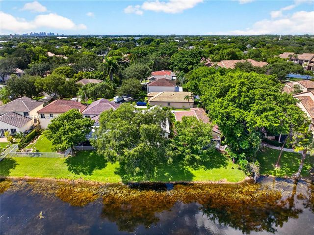 1419 Banyan Circle, Pompano Beach, FL 33069