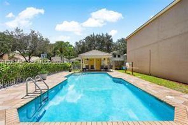 1419 Banyan Circle, Pompano Beach, FL 33069