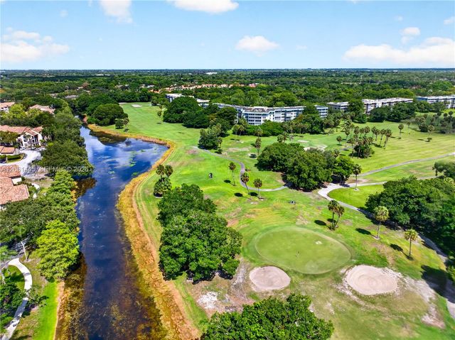 1419 Banyan Circle, Pompano Beach, FL 33069