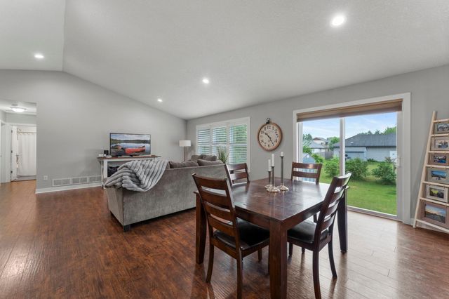 40219 Golden Way, North Branch, MN 55056