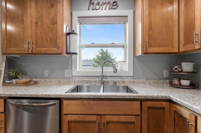 40219 Golden Way, North Branch, MN 55056