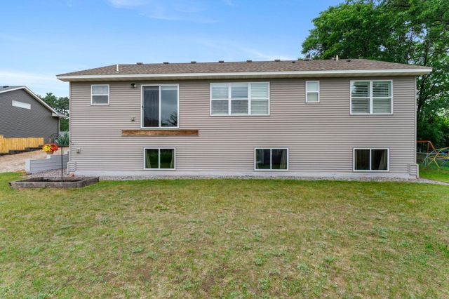 40219 Golden Way, North Branch, MN 55056