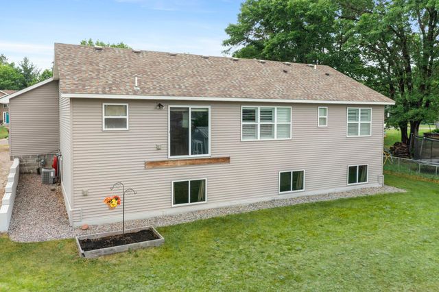 40219 Golden Way, North Branch, MN 55056