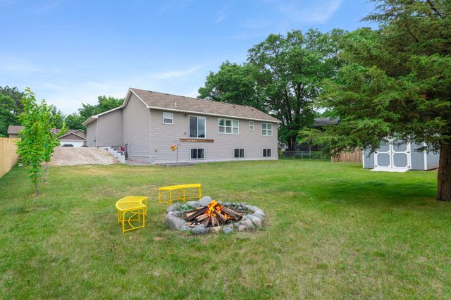 40219 Golden Way, North Branch, MN 55056