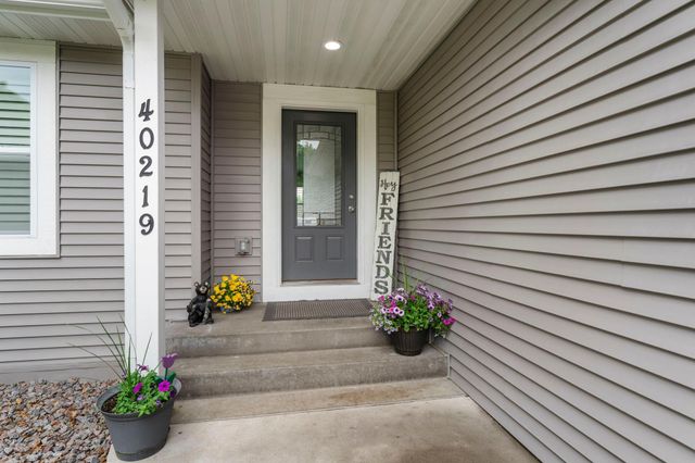 40219 Golden Way, North Branch, MN 55056