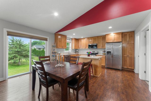 40219 Golden Way, North Branch, MN 55056