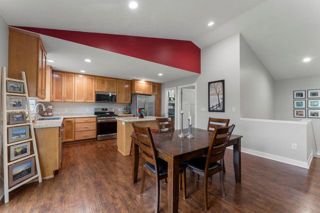 40219 Golden Way, North Branch, MN 55056