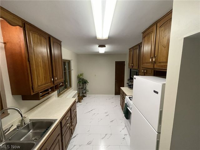 10101 Biddulph Road, Brooklyn, OH 44144