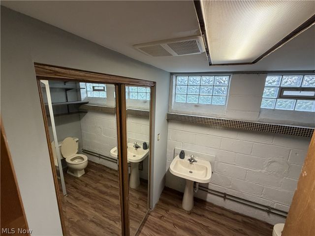 10101 Biddulph Road, Brooklyn, OH 44144