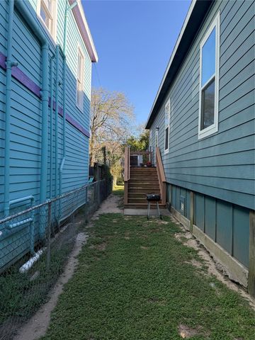 1915 Ursuline Street, Galveston, TX 77550