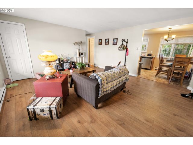 461 S DOWNING St, Seaside, OR 97138