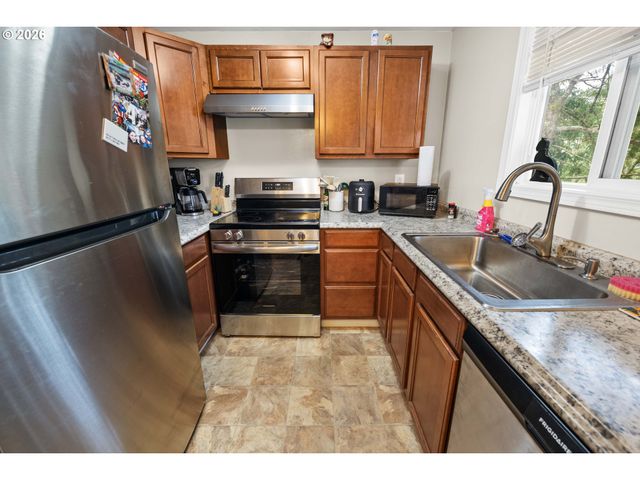 461 S DOWNING St, Seaside, OR 97138