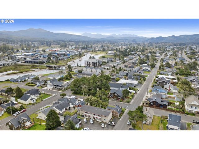 461 S DOWNING St, Seaside, OR 97138