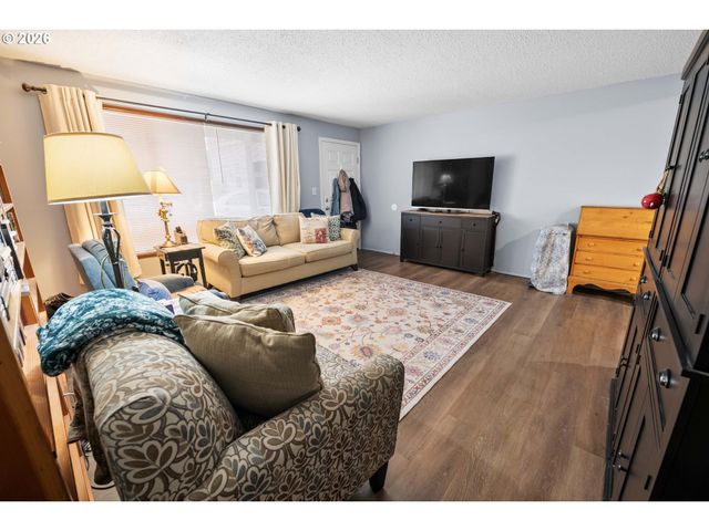 461 S DOWNING St, Seaside, OR 97138