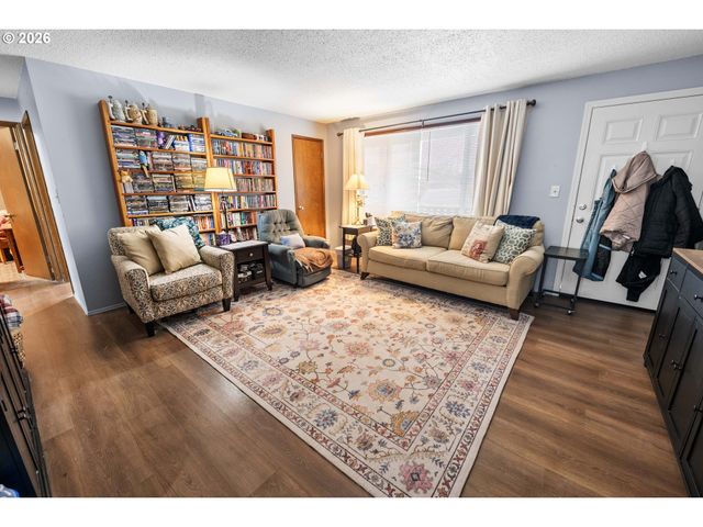 461 S DOWNING St, Seaside, OR 97138