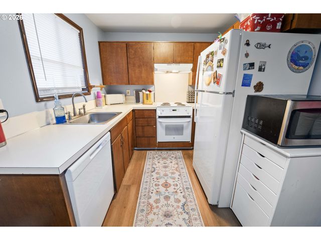 461 S DOWNING St, Seaside, OR 97138