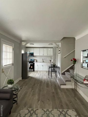 31406 Marquette Street, Garden City, MI 48135