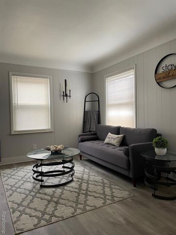 31406 Marquette Street, Garden City, MI 48135