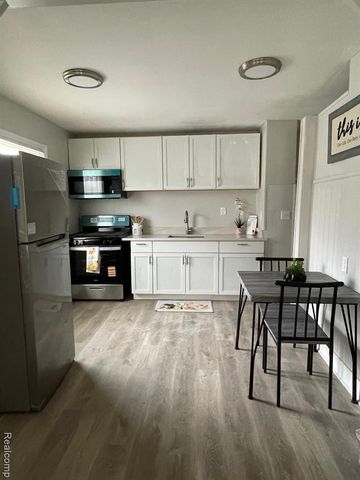 31406 Marquette Street, Garden City, MI 48135