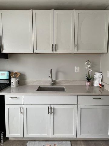 31406 Marquette Street, Garden City, MI 48135