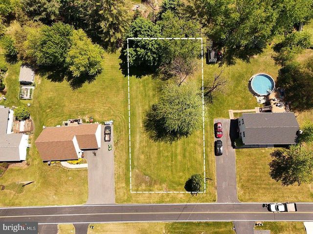 663 CURTIS DR, Gettysburg, PA 17325