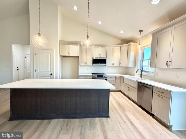 663 CURTIS DR, Gettysburg, PA 17325