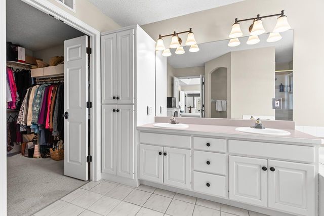 18643 Magenta Bay, Eden Prairie, MN 55347