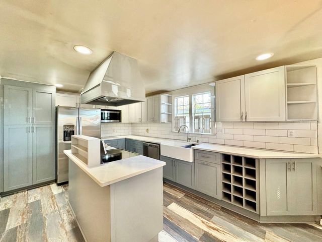 2703 WESTHIGH AVENUE, Tampa, FL 33614