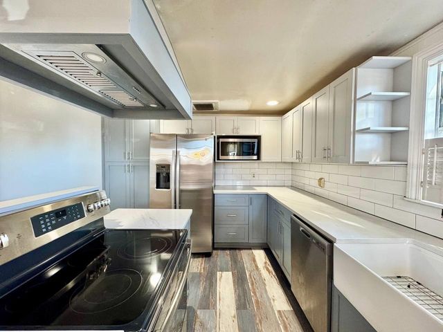 2703 WESTHIGH AVENUE, Tampa, FL 33614