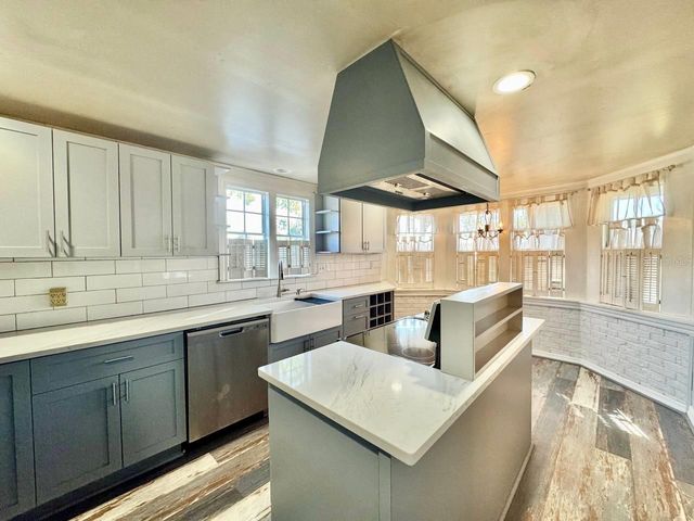 2703 WESTHIGH AVENUE, Tampa, FL 33614