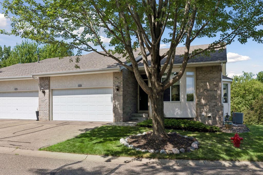 13323 Glenhaven Court, Apple Valley, MN 55124