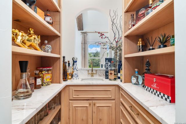 105 LODGE SPGS, Boerne, TX 78006