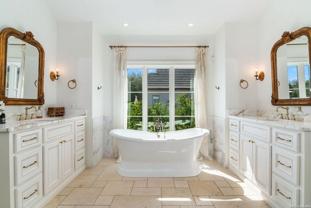 105 LODGE SPGS, Boerne, TX 78006