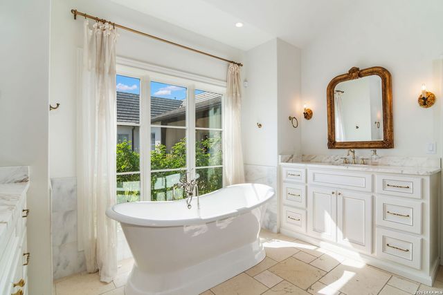 105 LODGE SPGS, Boerne, TX 78006