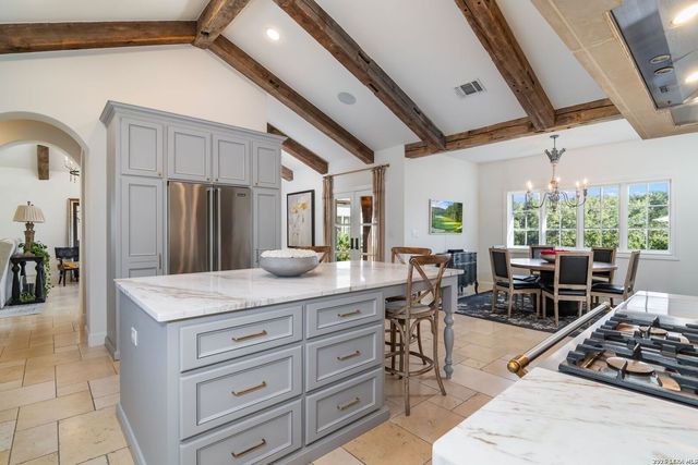 105 LODGE SPGS, Boerne, TX 78006
