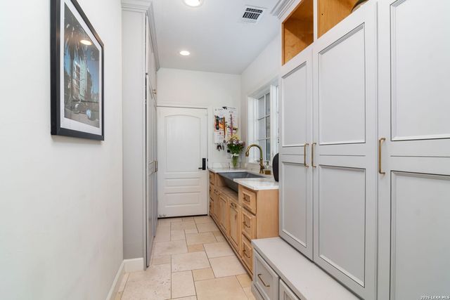 105 LODGE SPGS, Boerne, TX 78006