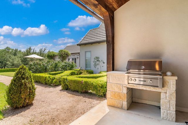 105 LODGE SPGS, Boerne, TX 78006