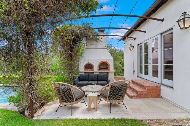 105 LODGE SPGS, Boerne, TX 78006