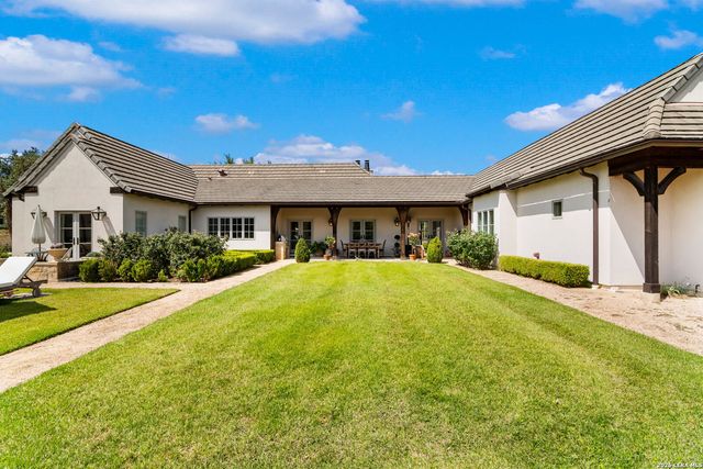 105 LODGE SPGS, Boerne, TX 78006