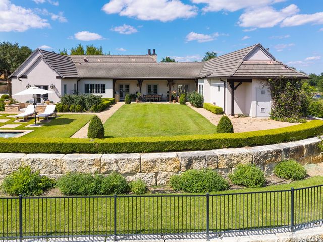 105 LODGE SPGS, Boerne, TX 78006