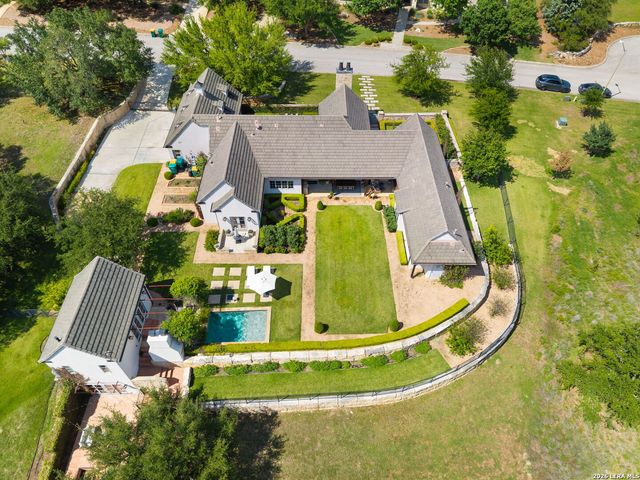 105 LODGE SPGS, Boerne, TX 78006