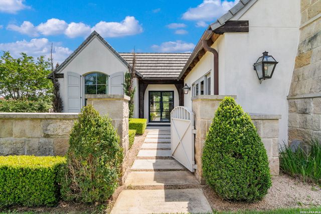 105 LODGE SPGS, Boerne, TX 78006