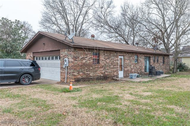 1701 N 5th Street, Paris, AR 72855