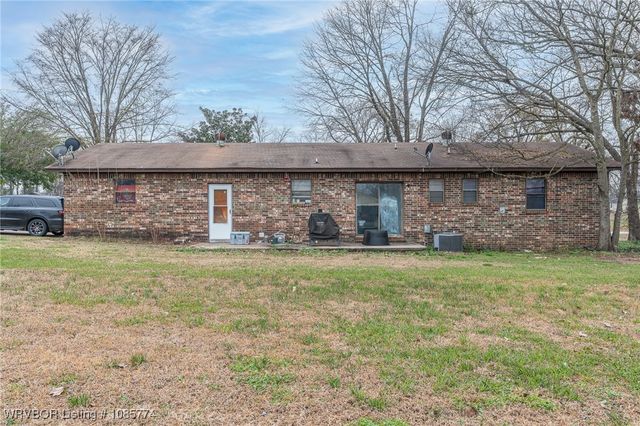 1701 N 5th Street, Paris, AR 72855