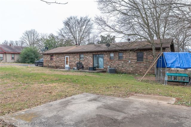 1701 N 5th Street, Paris, AR 72855