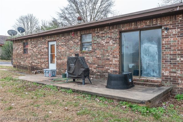 1701 N 5th Street, Paris, AR 72855