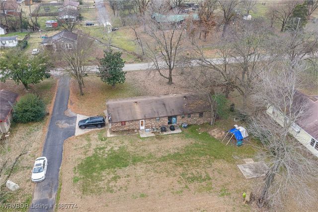 1701 N 5th Street, Paris, AR 72855