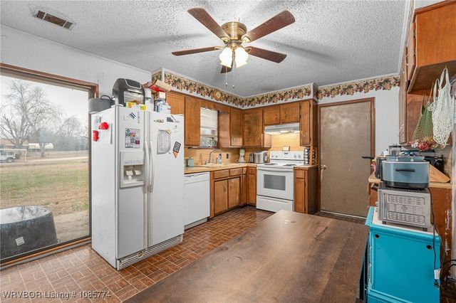 1701 N 5th Street, Paris, AR 72855