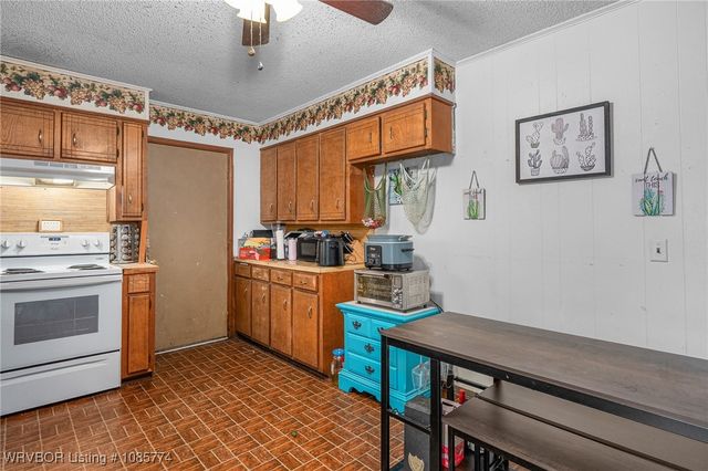 1701 N 5th Street, Paris, AR 72855